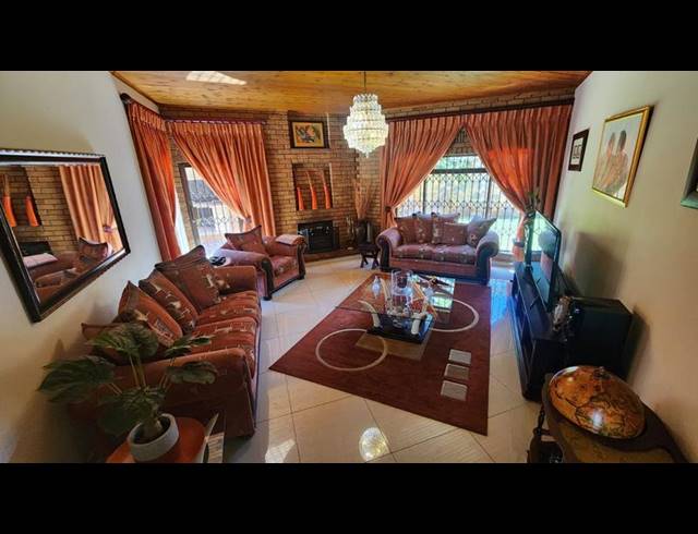 5 BEDROOM HOUSE FOR SALE IN GLENVISTA